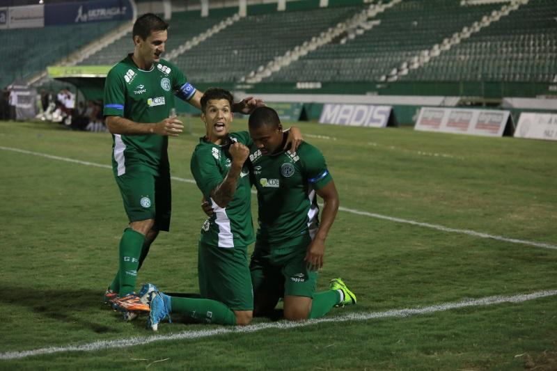 ELIANDRO, BRUNO NÁZARIO e FUMAGALI comemoram o primeiro gol do jogo do campeonato Brasileiro de Futebol entre Guarani e Brasil de Pelotas no Estádio Brinco de Ouro em Campinas.r
FOTO: LEANDRO FERREIRA/AAN (Leandro Ferreira)