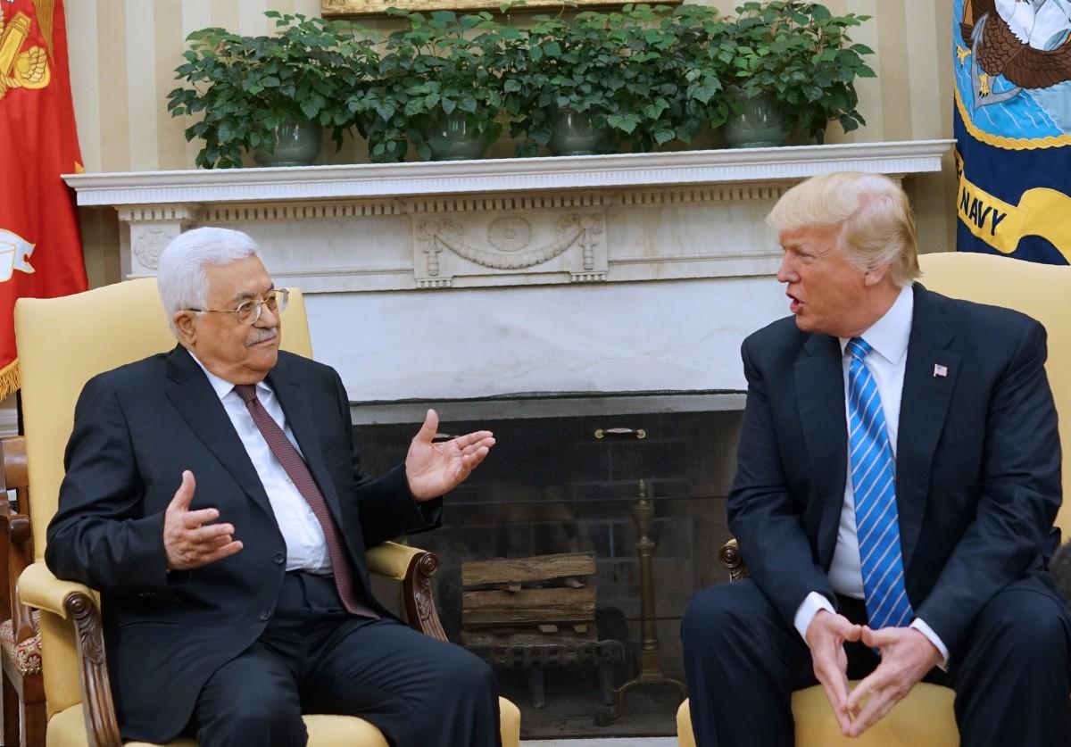 Trump e Abbas devem fazer uma declaração conjunta à imprensa antes de um almoço de trabalho (MANDEL NGAN / AFP)