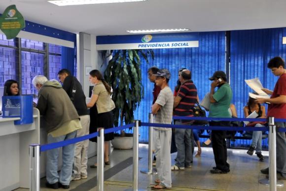Segundo o INSS, serão pagos R$ 749,6 milhões a 81,6 mil beneficiário (Antonio Cruz/Agência Brasil)