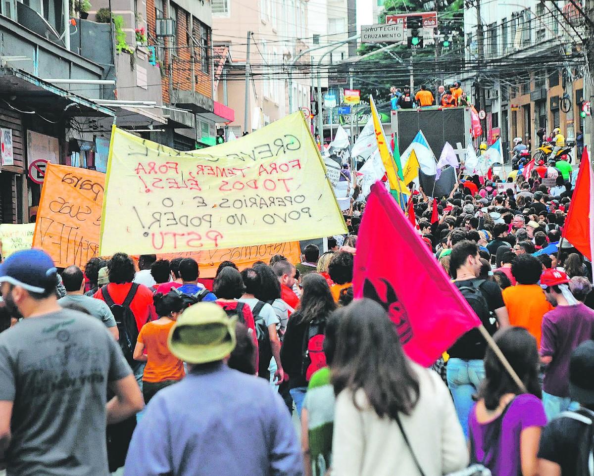 Protestos organizados contra reformas trabalhista e previdenciária travou o Centro (Dominique Toquarto/AAN)