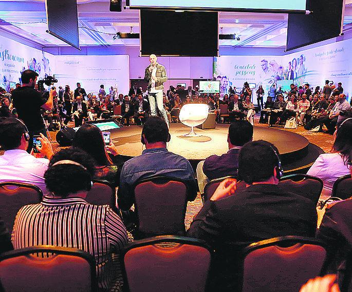 Tande, ex-jogador de vôlei, foi um dos convidados a fazer palestra no evento, considerado um canal para firmar novos negócios  (Leandro Ferreira/AAN)