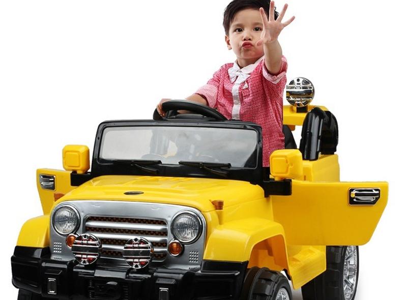 Quando parou no autoatendimento da lanchonete e pediu um cheeseburguer pela janela do carro, os atendentes pensaram que era uma "pegadinha" (Divulgação)