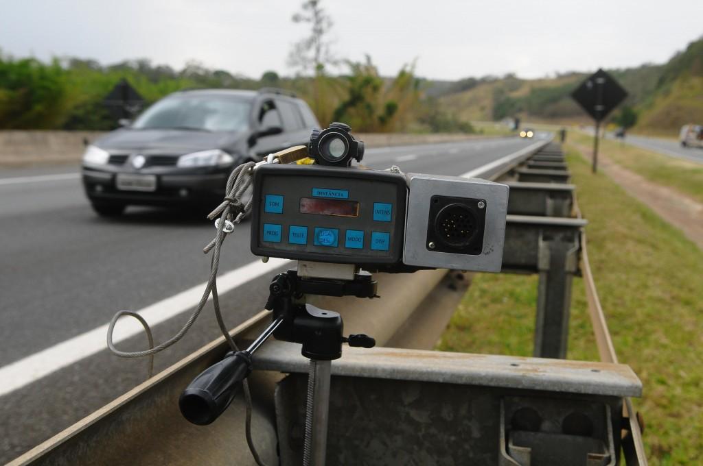 A maioria dos 641 pontos de fiscaliza&ccedil;&atilde;o de velocidade estar&aacute; em opera&ccedil;&atilde;o, dos quais 364 radares fixos, 68 radares est&aacute;ticos e 109 lombadas eletr&ocirc;nicas ( C&eacute;sar Rodrigues/ AAN)