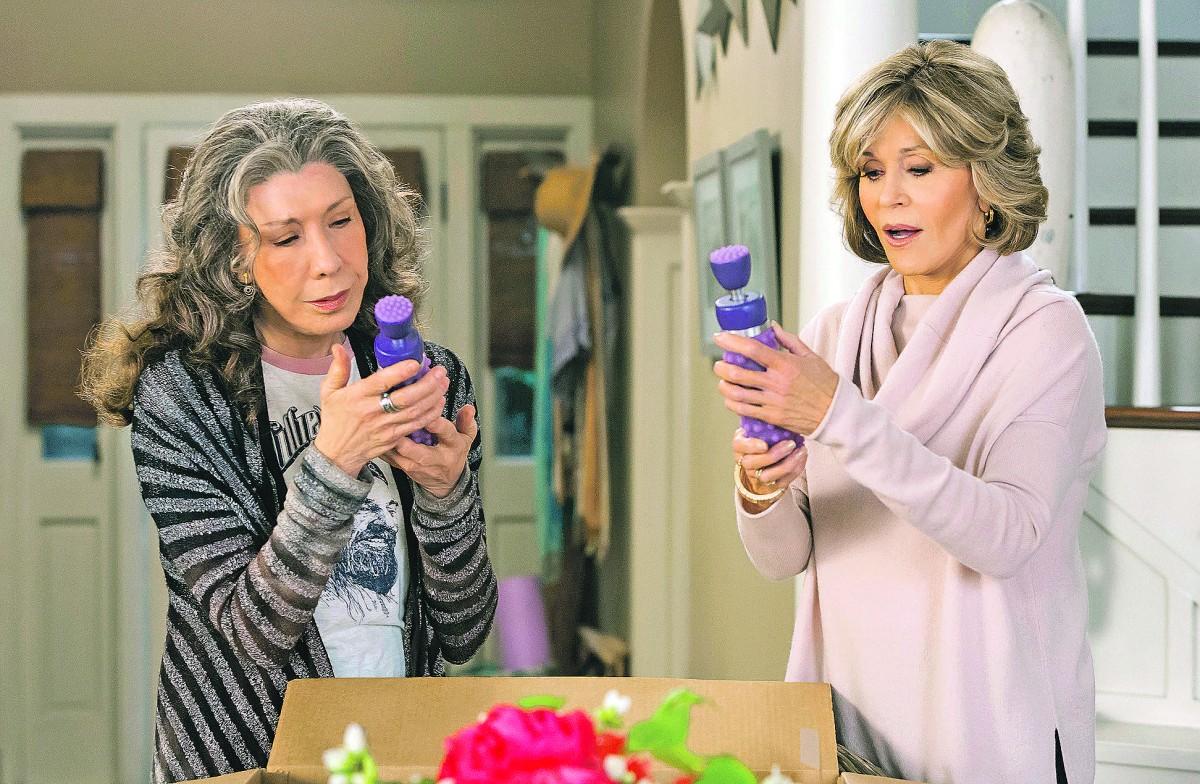 As incomparáveis Lily Tomlin e Jane Fonda como Frankie e Grace, protagonistas da sitcom que leva o nome das personagens: série mostra como recomeçar a vida após os 70 (Divulgação)