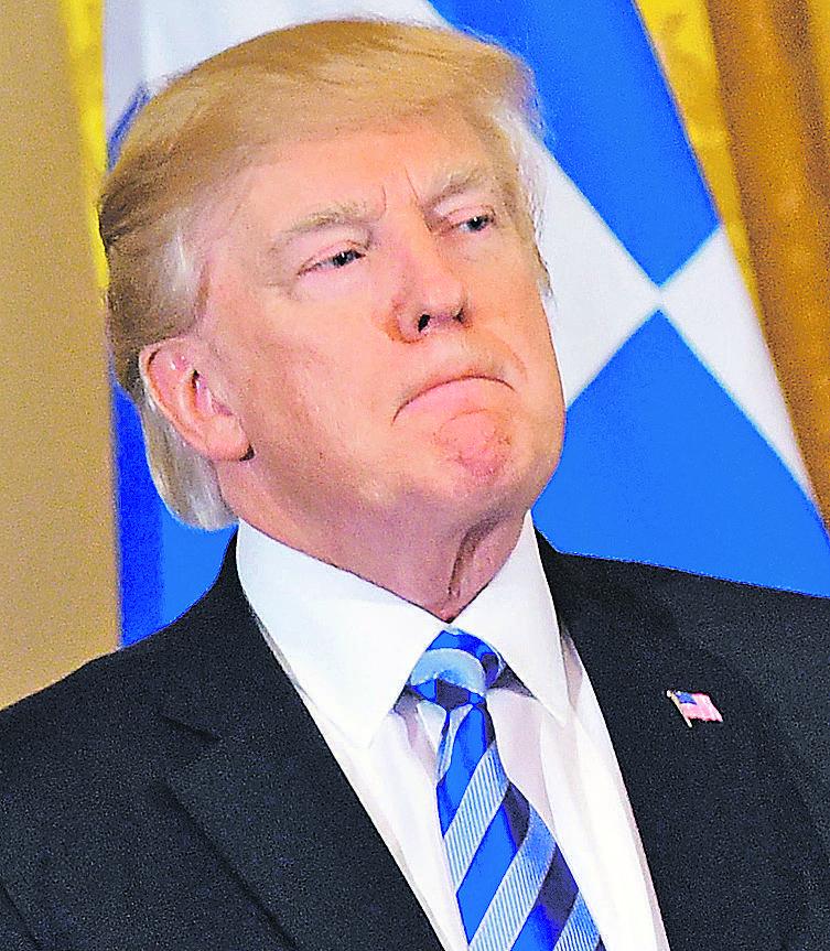 O presidente Donald Trump, que queria mudar sistema de saúde, disse ter ficado "desapontado" e um "pouco surpreso" com o revés (Mandel Ngan/AFP)