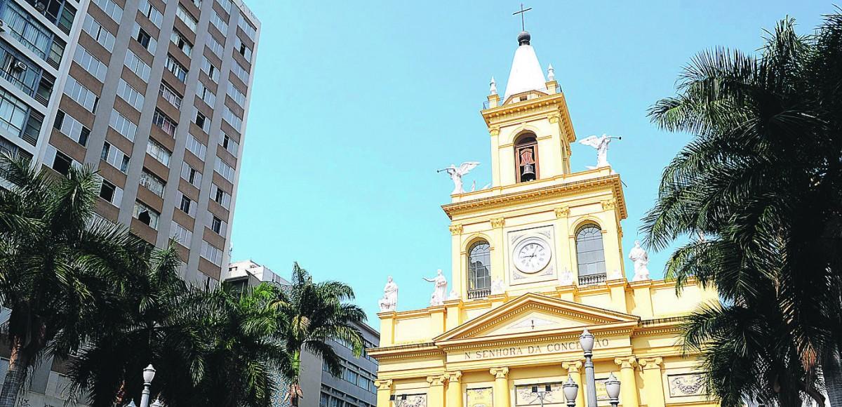 Imponente, fachada da Catedral Metropolitana, uma das Maravilhas de Campinas, embeleza a manhã de céu azul (Wagner Souza/AAN)