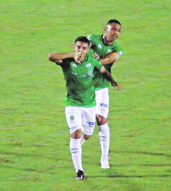 Bidu comemora o único gol da partida marcado no primeiro tempo: segunda vitória consecutiva do Guarani (Leandro Ferreira/AAN)
