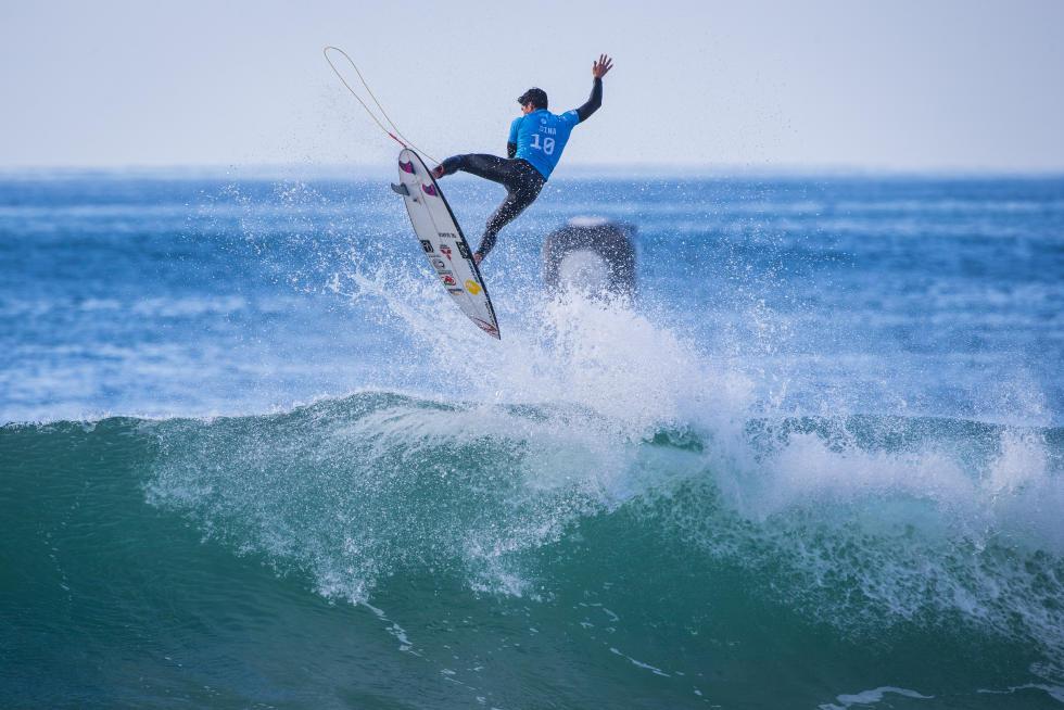 Gabriel Medina durante etapa da França em 2015 (Divulgação)