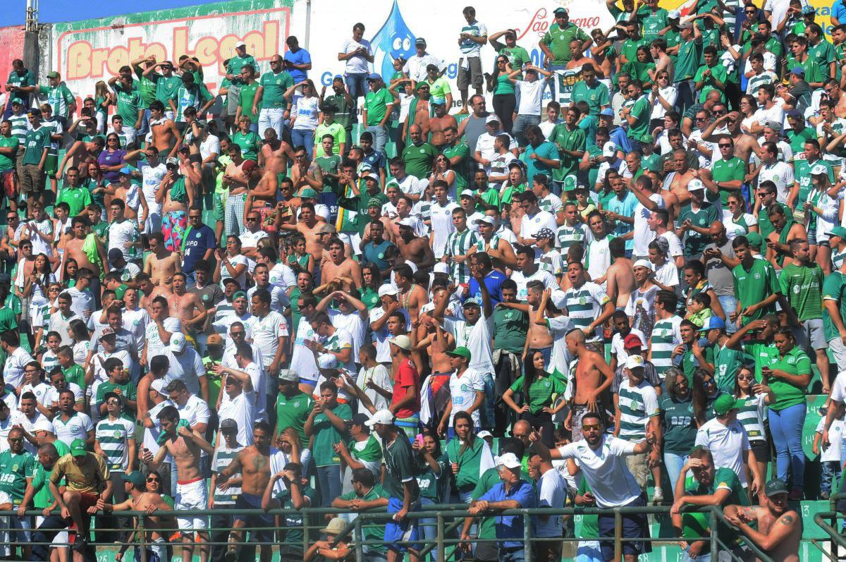 Torcida bugrina incentivando a equipe (Cedoc/RAC)
