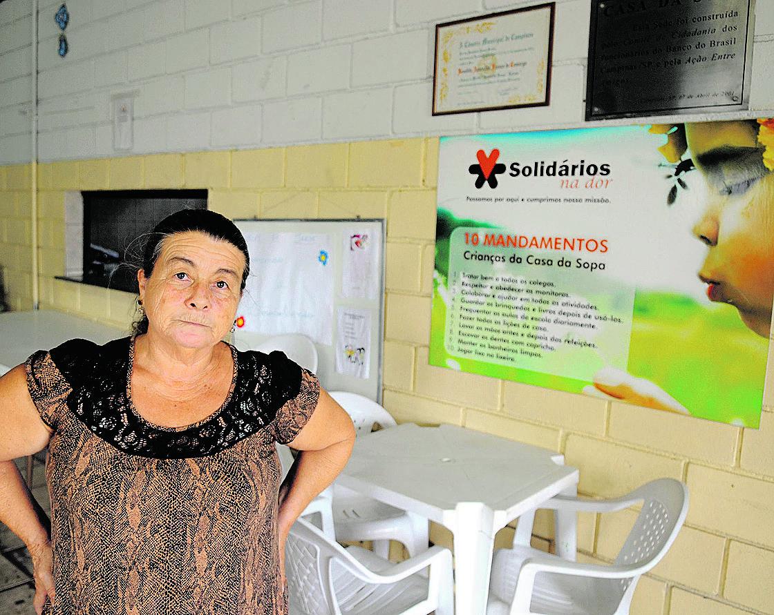 "Tá difícil" = A aposentada Benedita Aparecida de Camargo fundou a entidade há 17 anos (Cedoc/RAC)
