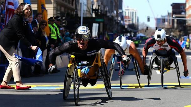 A m&aacute;quina, criada pela empresa Designworks da BMW e personalizada para cada atleta, &eacute; feita de fibra de carbono (Maddie Meyer|AFP)