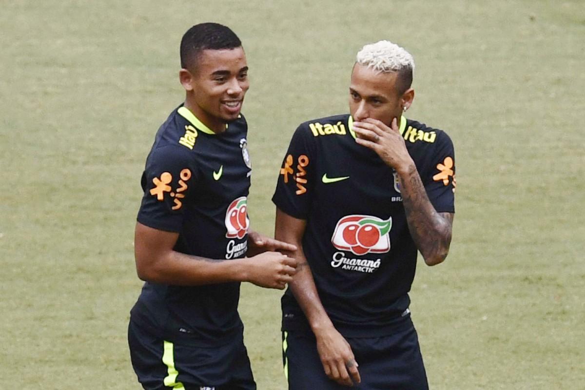 Contra a Colômbia, nesta terça-feira (6), às 21h45, em Manaus, a dupla Gabriel Jesus (à esquerda) e Neymar espera repetir o bom futebol da vitória do Brasil por 3 a 0 sobre o Equador em Quito (Christophe Simon/France Press)