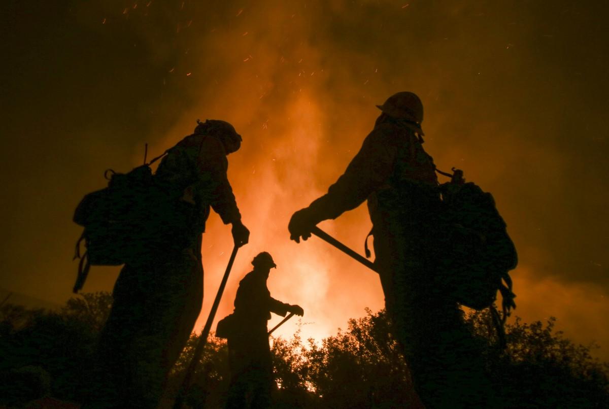 Um incêndio a leste de Los Angeles se propagou com grande velocidade (AFP)