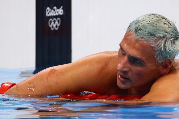 O nadador norte-americano Ryan Lochte disse que foi assaltado no Rio após sair de uma festa (Reuters/David Gray)