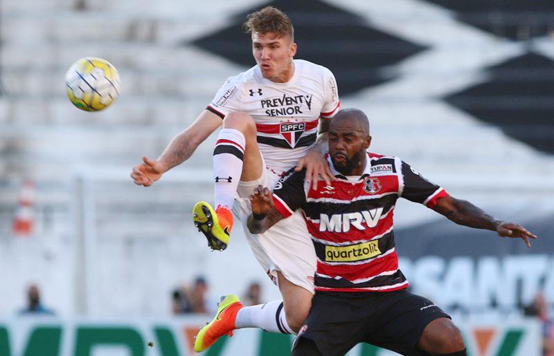 Lyanco espera evoluir bastante nas mãos de Ricardo Gomes (Rubens Chiri/saopaulofc.net)