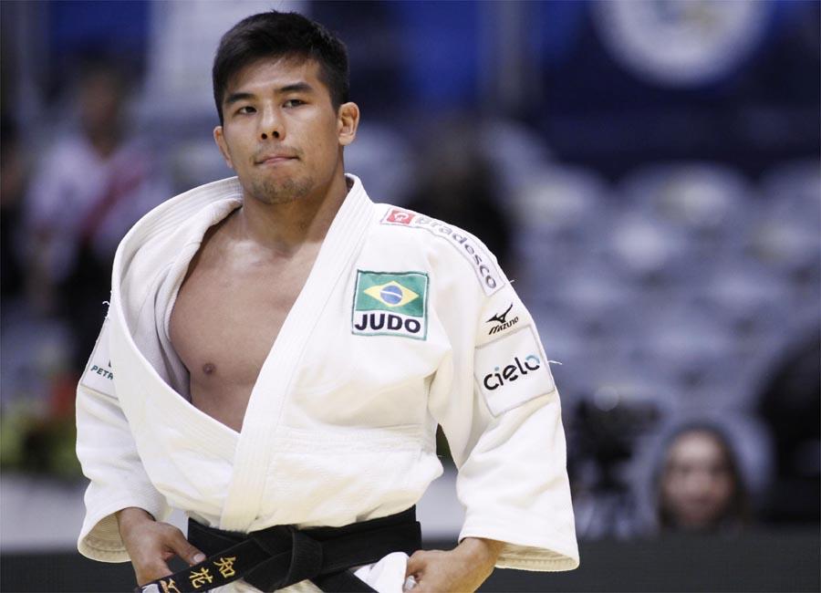 Marcelo Chibana até tentou tomar a iniciativa, mas o judô muito técnico do japonês Masashi Ebinuma não deixava brechas (Divulgação/IFJ)