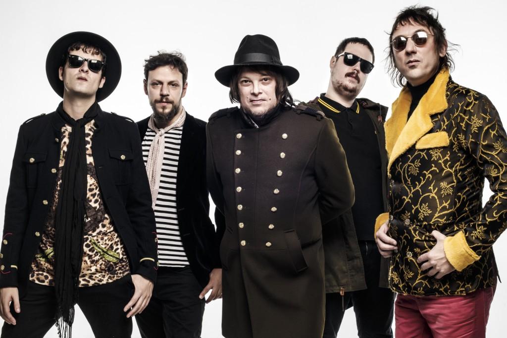 Engana-se, porém, quem acha que electromod, o oitavo disco da carreira do Cachorro Grande, é uma singela continuação do antecessor (Divulgação)