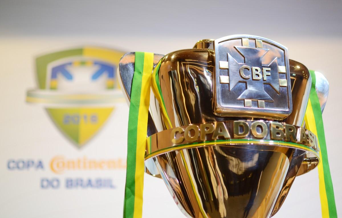 A cobiçada taça da Copa do Brasil (Kin Saito/CBF)