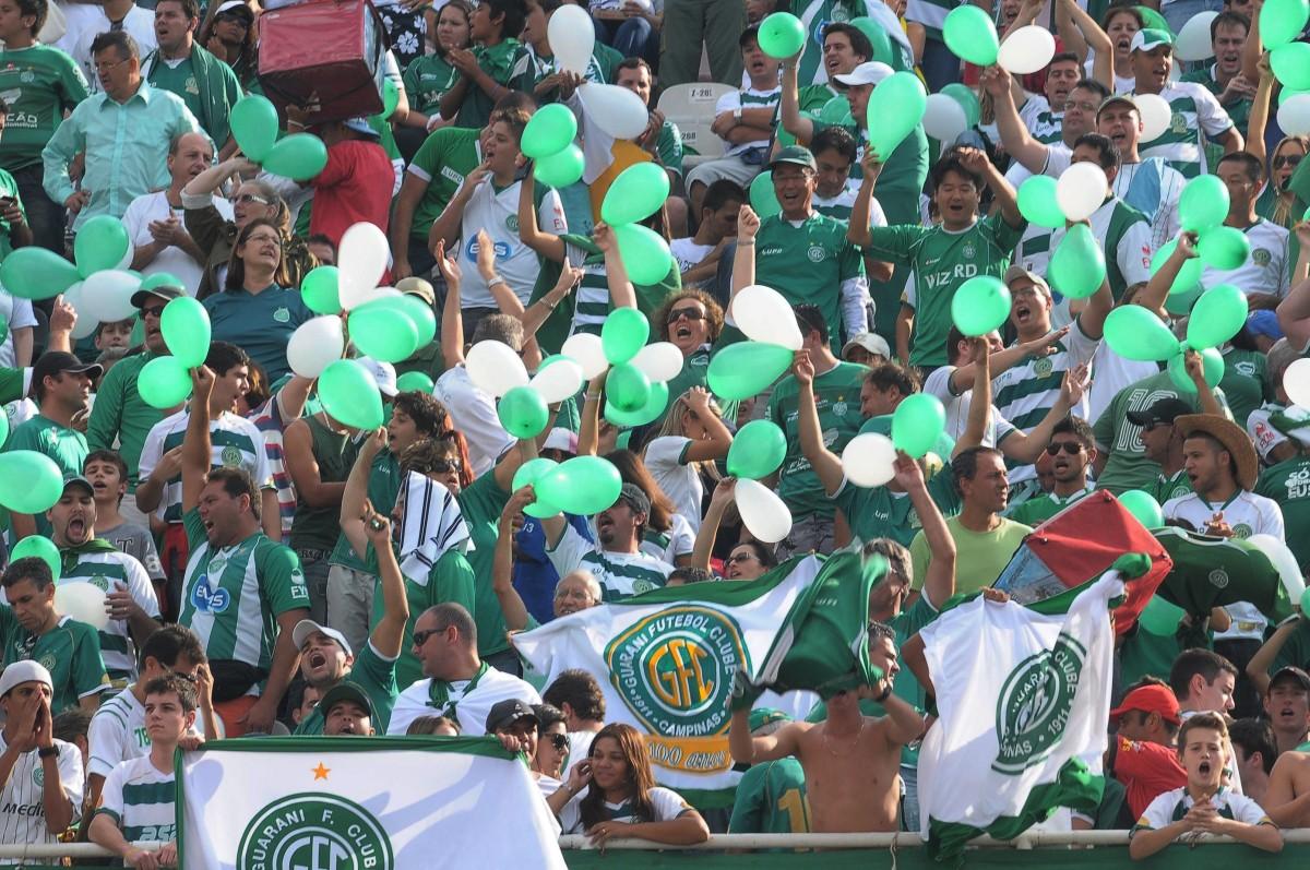 Torcida bugrina incentivando a equipe (Cedoc/RAC)