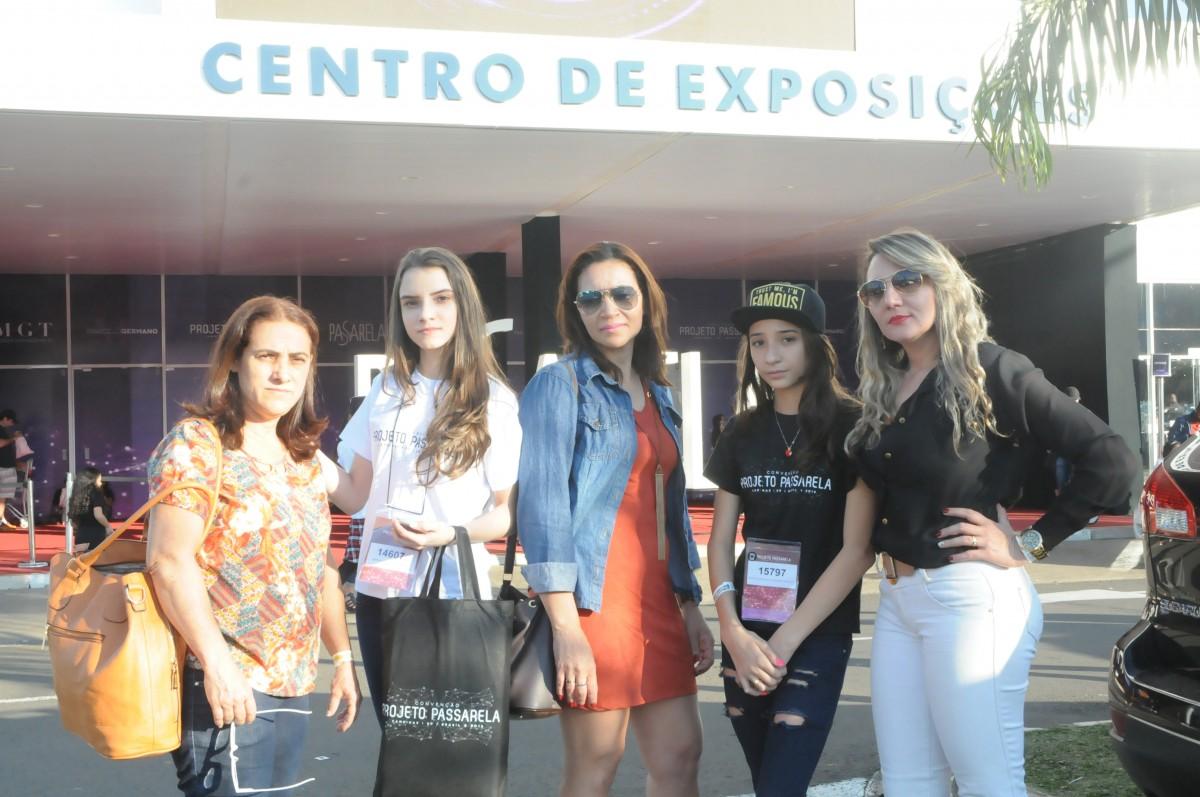 Mães e filhas que vieram de Goiania para Campinas e foram abandonadas por motorista (Edu Fortes/AAN)