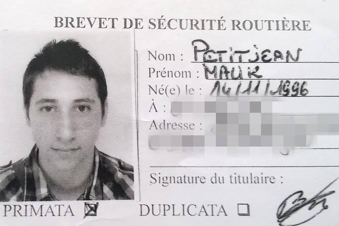 Abdel Malik Petitjean, 19, um dos terroristas que invadiram uma igreja, na cidade francesa de Saint-Etienne-du-Rouvray durante a missa e degolou um padre de 86 anos no altar  (AFP)