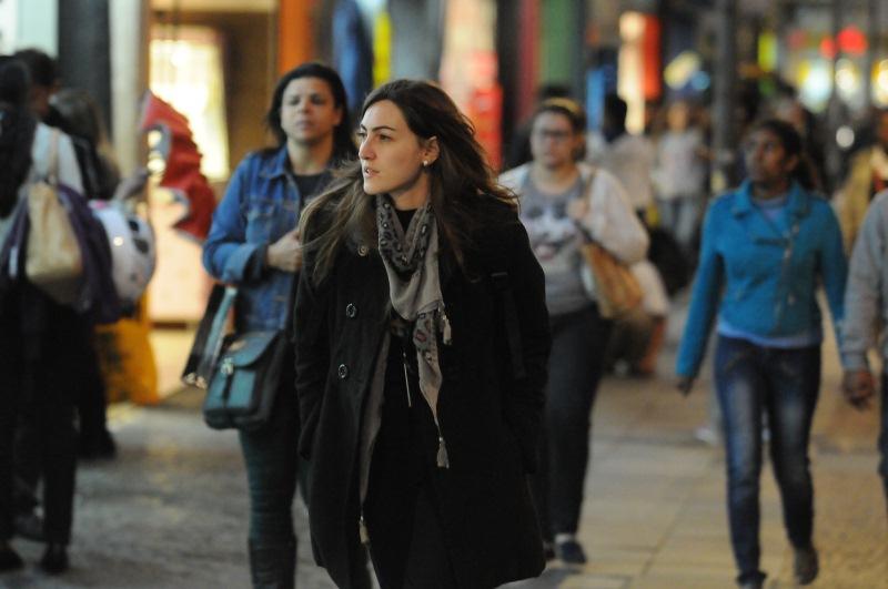 Pessoas agasalhadas e com frio no Centro de Campinas (Dominique Toquarto/AAN)