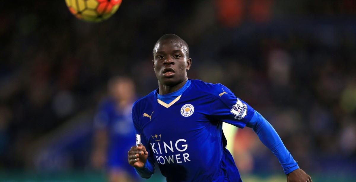Kanté foi o grande destaque da campanha do Leicester ao lado de Mahrez e Jamie Vardy (Divulgação)