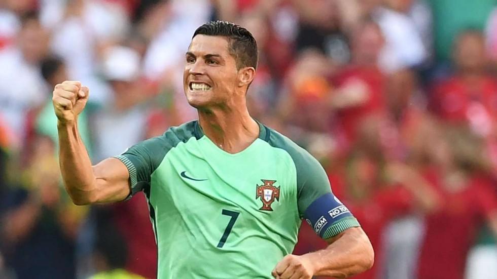 A seleção de Portugal, campeã da Eurocopa, ganhou duas posições  (AFP)