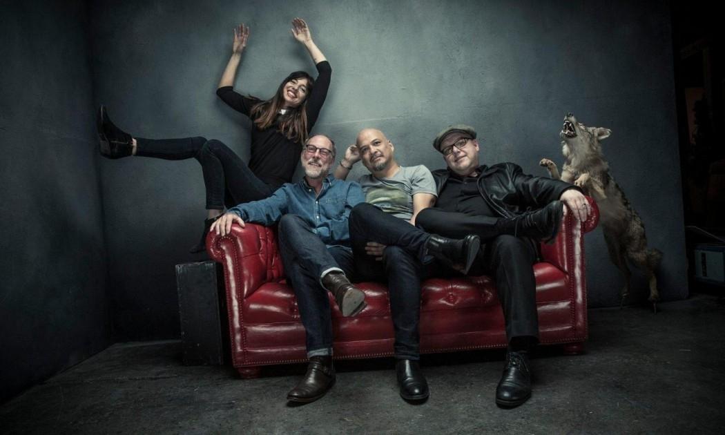 A banda Pixies com a nova baixista, a argentina Paz Lenchantin (à esq.)r
 (Divulgação)