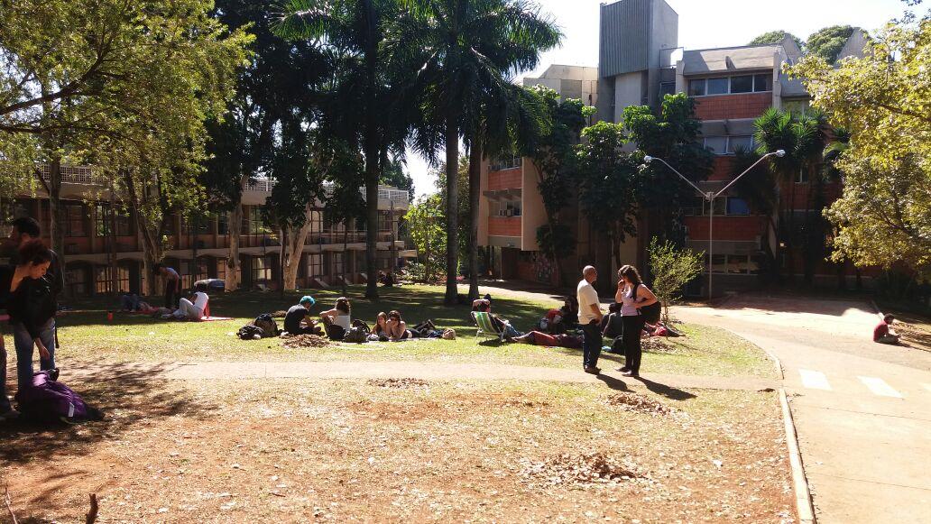Estudantes alegam que protesto é para evitar que grevistas sejam expulsos (Raquel Valli/ AAN)
