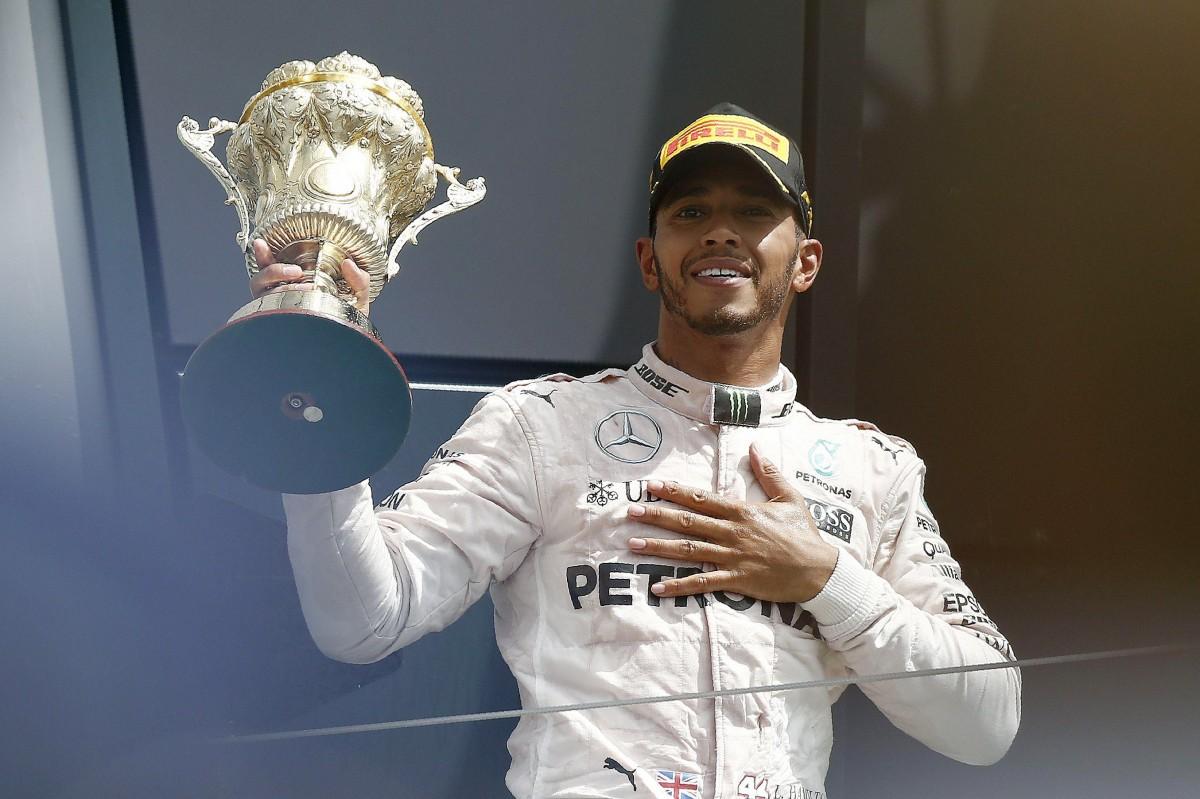 Esta foi a quarta vitória de Lewis Hamilton em Silverstone (Adrian Dennis/France Press)