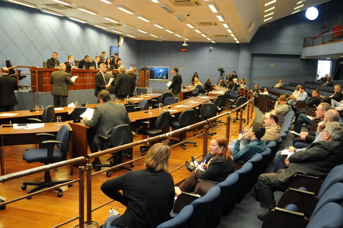 Legisladores de Campinas discutem em sessões extraordinárias realizadas na última semana o projeto que congela o aumento real para 2015, mas aprovam o que concede a correção pela inflação aplicada ao funcionalismor
 (Dominique Torquato/AAN)