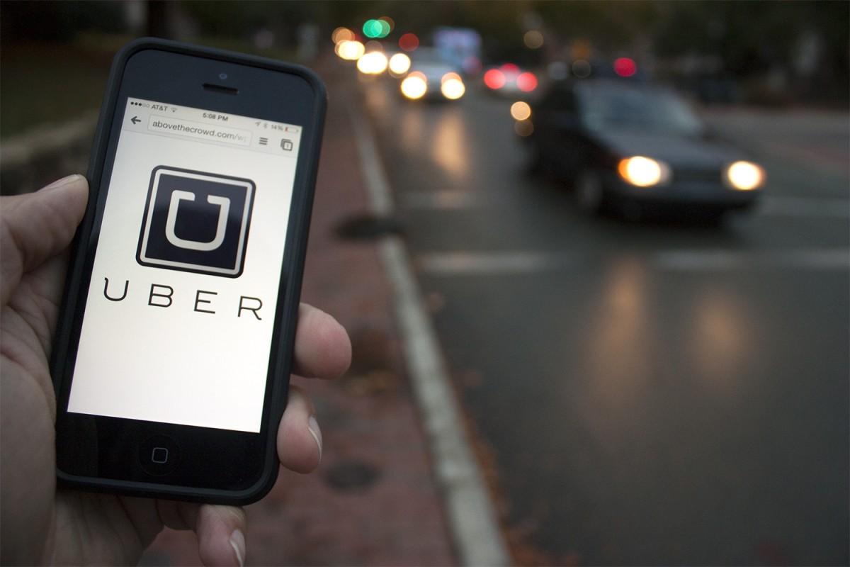 Cada dia que passa é mais comum ver idosos de 60, 70 anos virando motoristas do Uber para afastar a crise no País (Divulgação)
