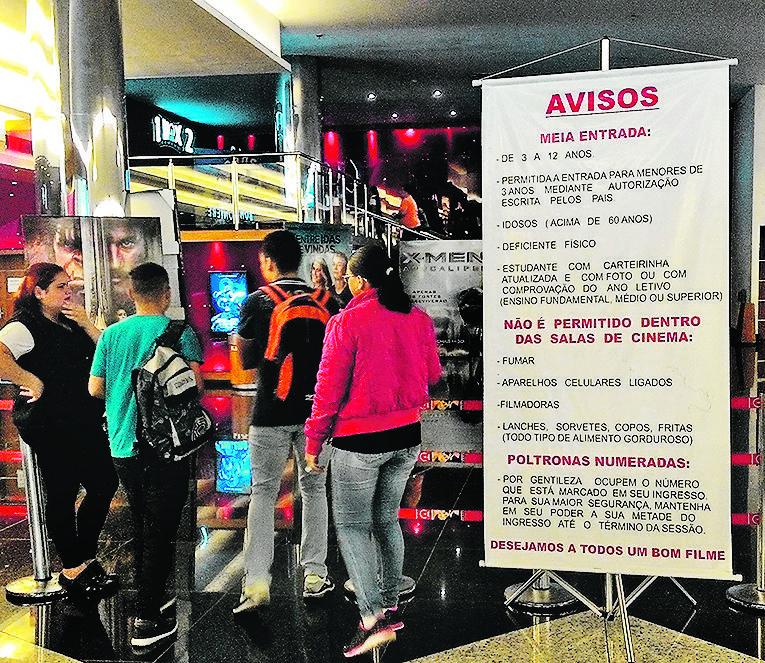 Uia = Sentença proíbe cartazes alertando a galera a não entrar no cine com rango de fora (Edu Fortes/AAN)