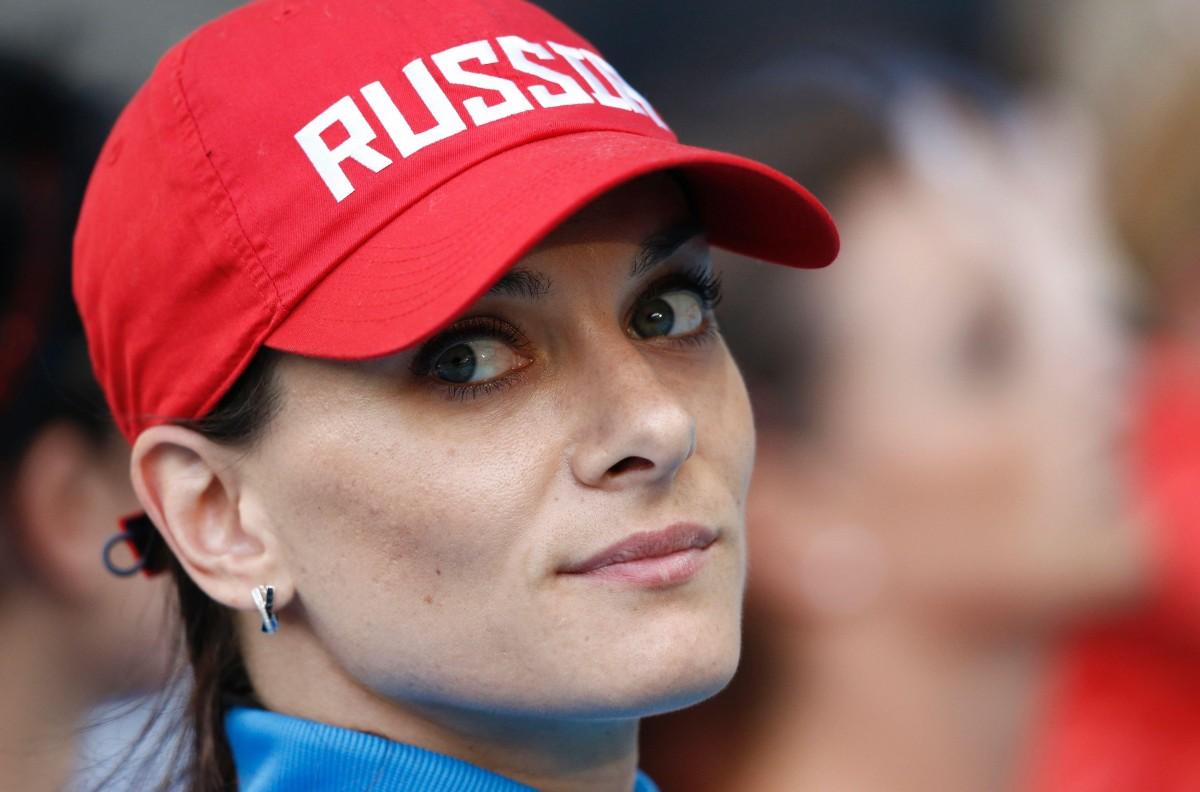 Bicampeã olímpica e recordista mundial no salto com vara, Yelena Isinbayeva, classificou a punição da IAAF ao atletismo da Rússia como violação aos direitos humanos (Franck Fife/France Press)