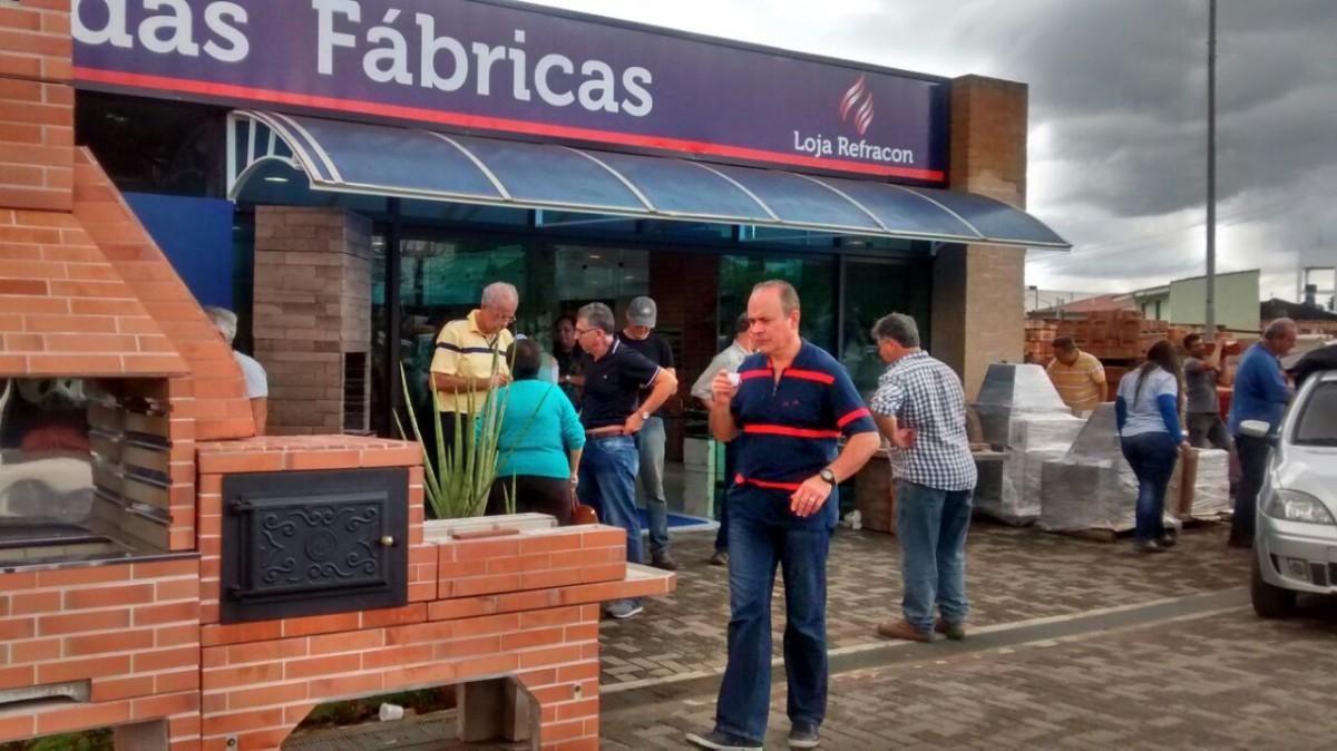 A gerente do estabelecimento Daniela Galego contou à reportagem que o faturamento de sua loja subiu 500% e já está sem estoque (Alenita Ramirez/ AAN)