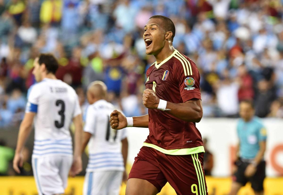 Salomon Rondón foi o autor do gol da vitória da Venezuela (Nicholas Kamm/France Press)