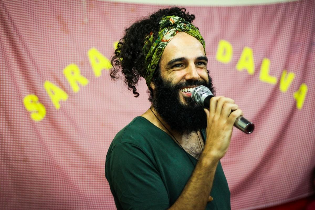 O poeta Rafa Carvalho é o idealizador do Sarau da Dalvar


FOTO: diogo zacarias (Diogo Zacarias / Divulgação)