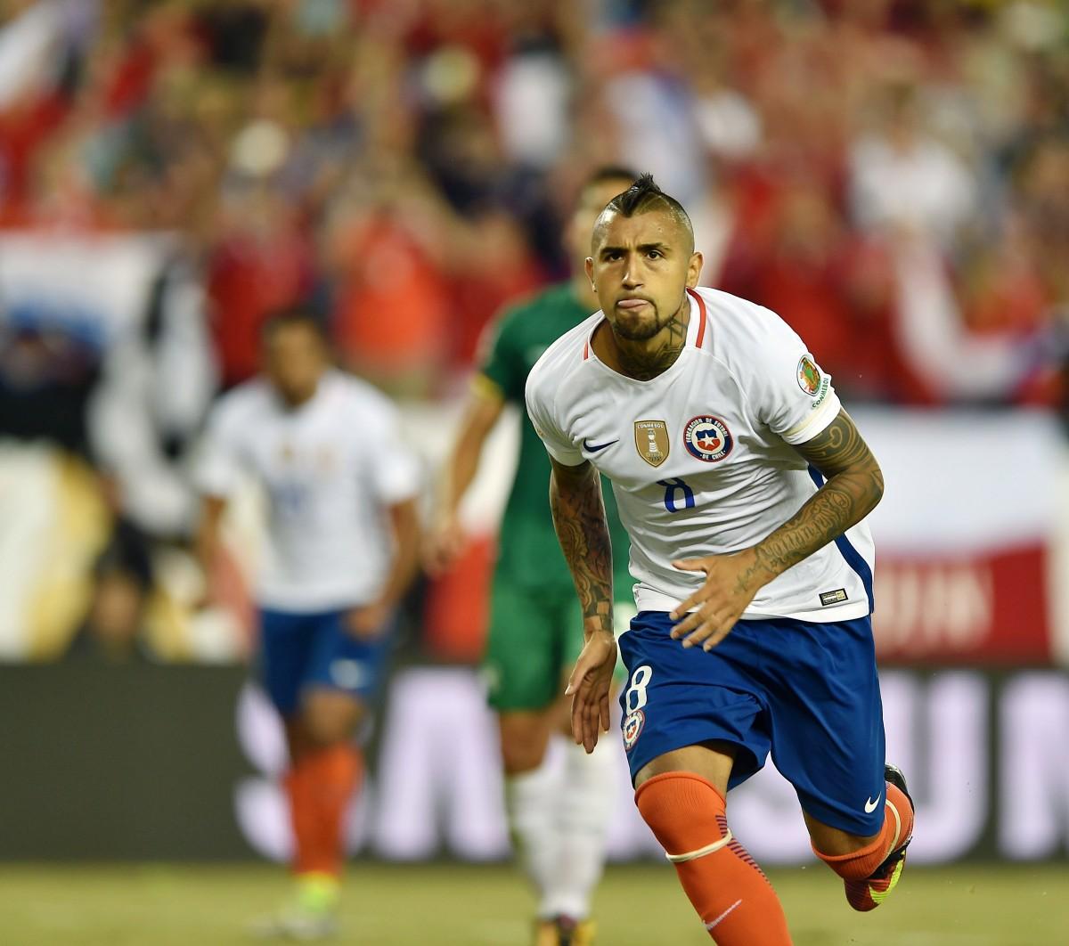 Arturo Vidal fez os dois gols do Chile na partida (Hector Retamal/France Press)