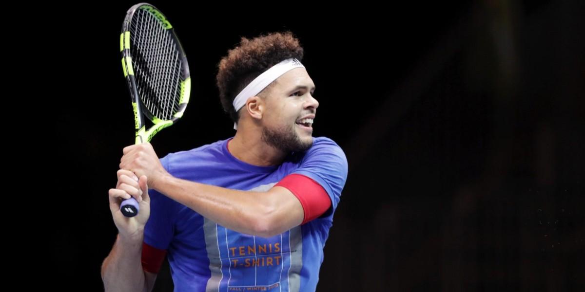 Com uma atuação arrasadora, Jo-Wilfried Tsonga atropelou Steve Darcis por 3 sets a 0, com parciais de 6/3, 6/2 e 6/1 (AFP)