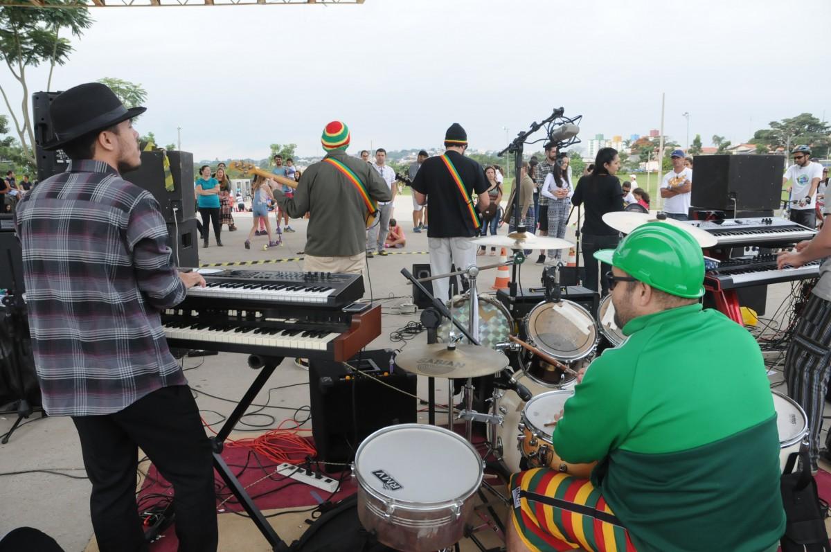 A Virada Popular Cultural transcorreu sem problemas neste final de semana, com os vários grupos e artistas se revezando nos três palcos montados na Praça Arautos da Paz (Edu Fortes/ AAN)