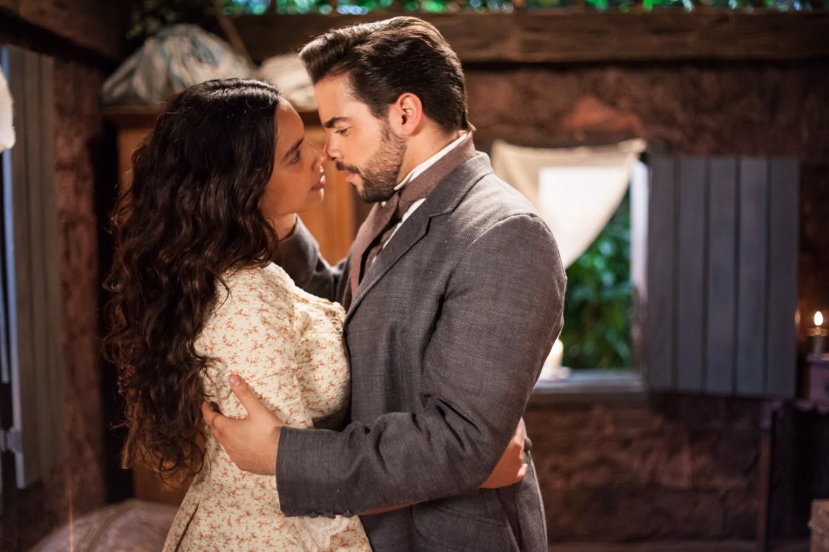 Gabriela Moreyra e Pedro Carvalho vivem os protagonistas da novela "Escrava Mãe", na Record (EDU MORAES/DIVULGAÇÃO)