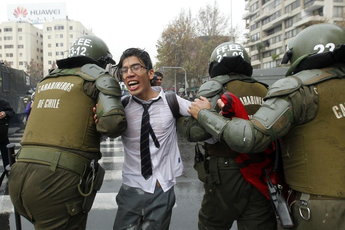Os estudantes chilenos se reuniram nos arredores da Praça Itália, em Santiago (AFP)