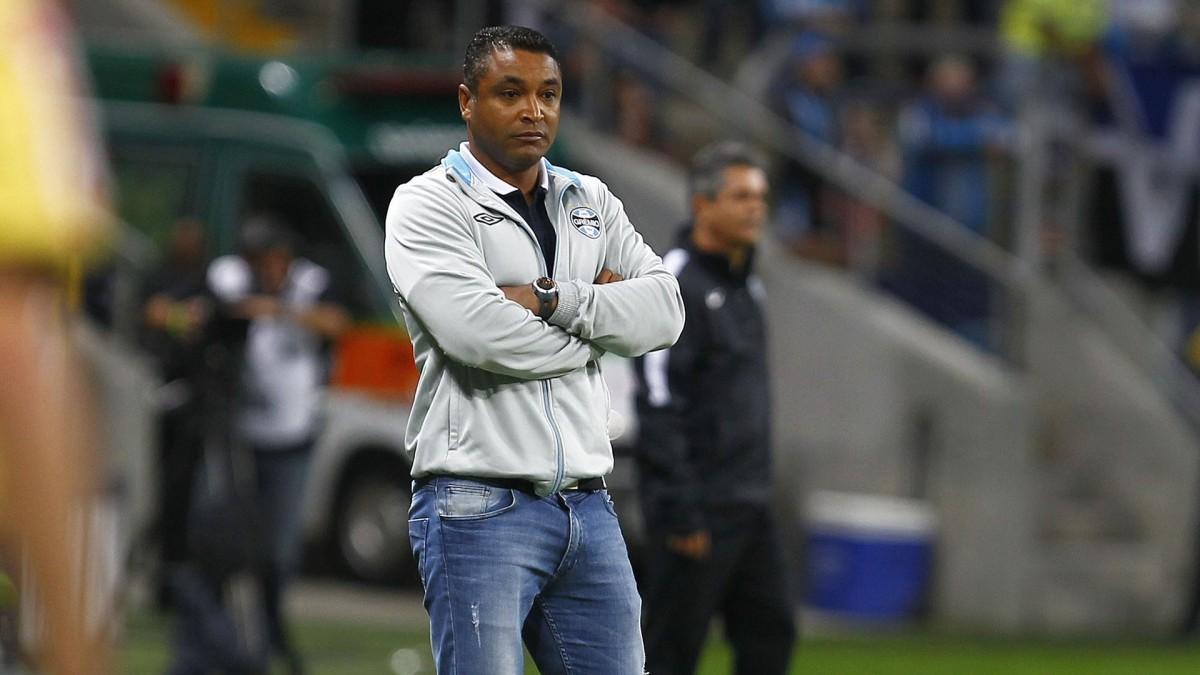 O treinador Roger Macado contou ter trabalhado a autoconfiança do elenco do Grêmio para que pudesse jogar bem contra o Corinthians neste domingo (Lucas Uebel)