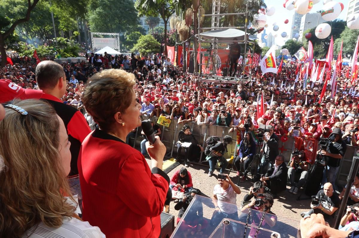 Presidenta Dilma durante ato em comemoração ao Dia do Trabalhador, no Vale do Anhangabaú, em São Paulo (PAULO PINTO/DIVULGAÇÃO)