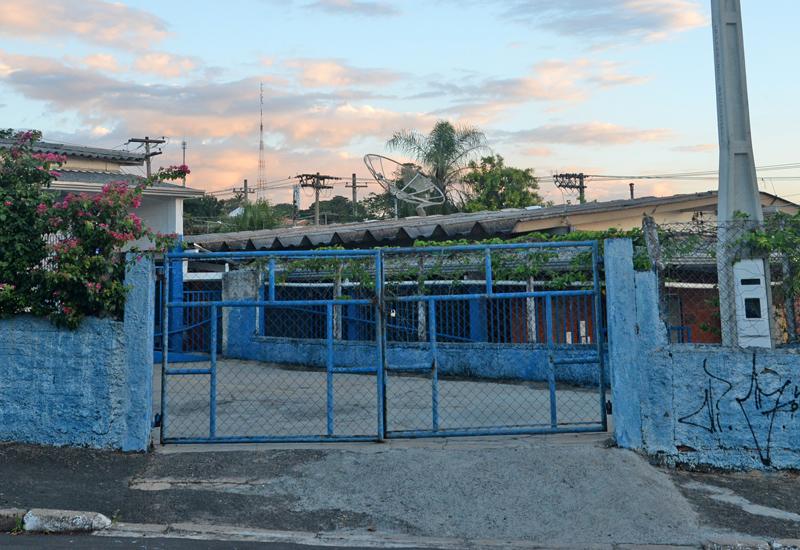 Crianças da Escola Floriano Peixoto, na Vila Orozimbo Maia, em Campinas, ficaram sem merenda nesta segunda (Patrícia Domingos)