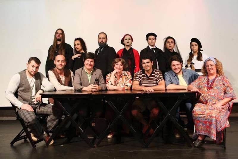Elenco da Cia. CPFL Teatro no espetáculo 'Seis (ou Sete) Personagens à Procura de Autor' (DIVULGAÇÃO)