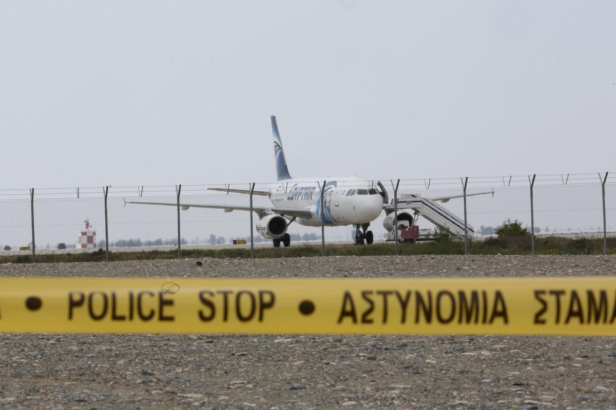 As autoridades cipriotas anunciaram o fechamento do aeroporto internacional de Larnaca, na região sul da ilha, e desviaram os voos para o aeroporto de Pafos (oeste) (AFP)