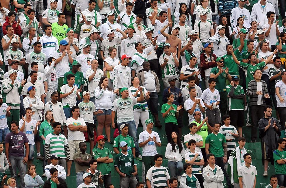 Torcida bugrina incentivando a equipe (Cedoc/RAC)