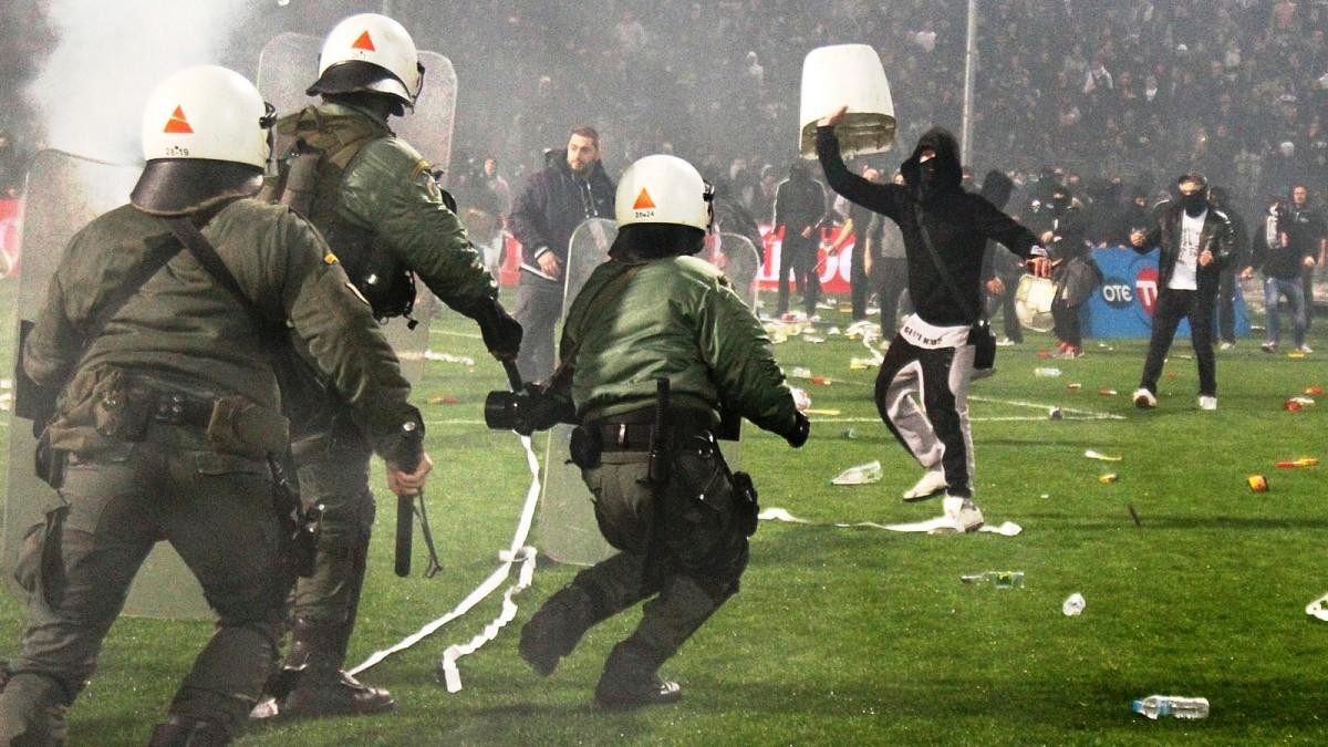 A violência nos estádios vem chamando a atenção ano após ano. Confira algumas invasões que ocorreram nos últimos anos (Getty Images)